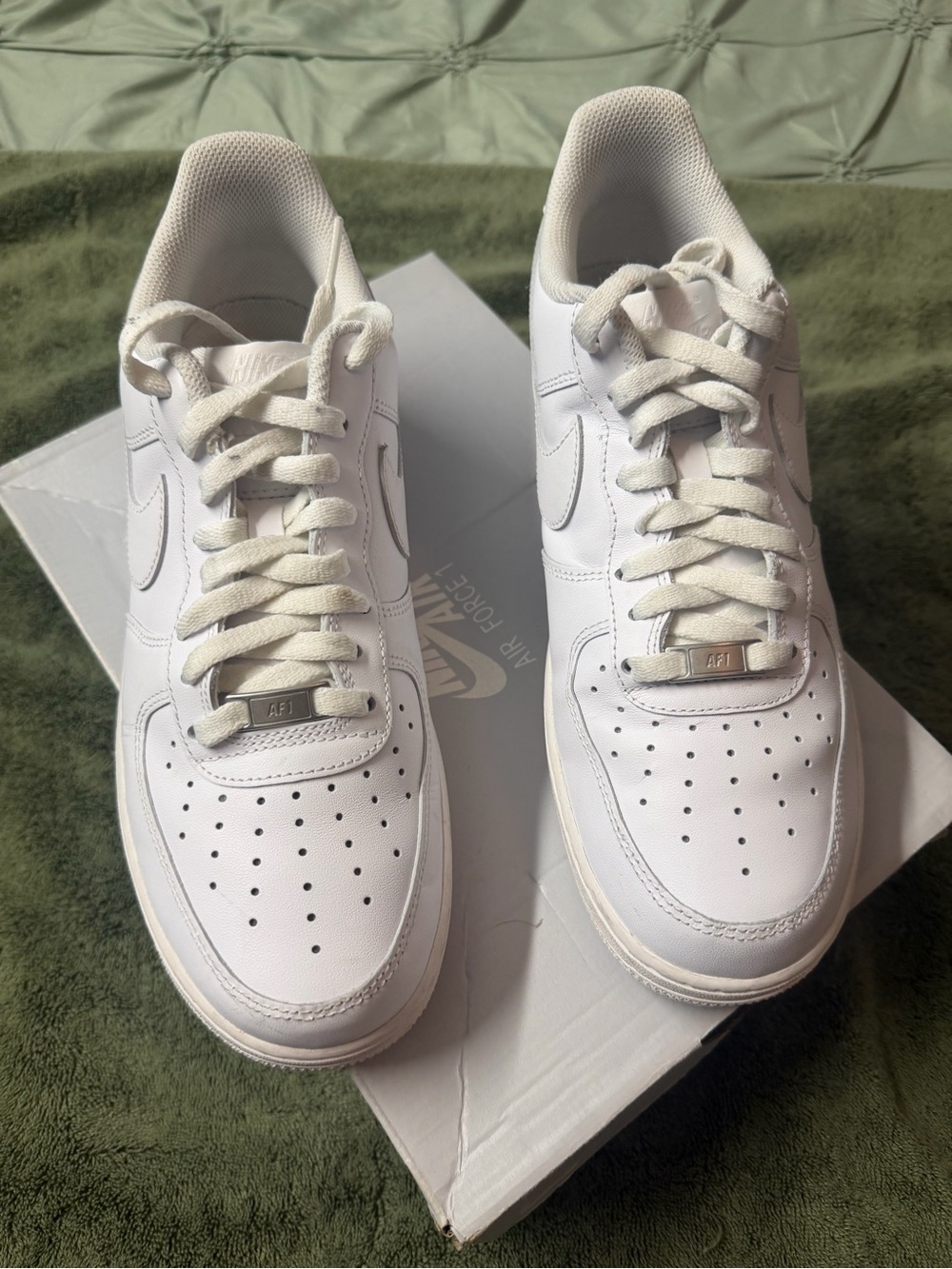 Nike Air Force 1 Men’s Low Top Lace-Up Sneakers White Solid CW2288